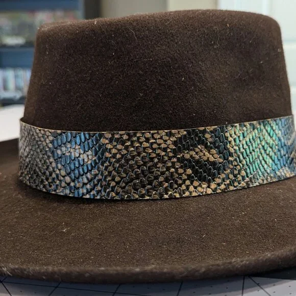 Fake Snakeskin Cowboy Hat Band (Vinyl)  [Sand Brown] - Picture 2 of 3